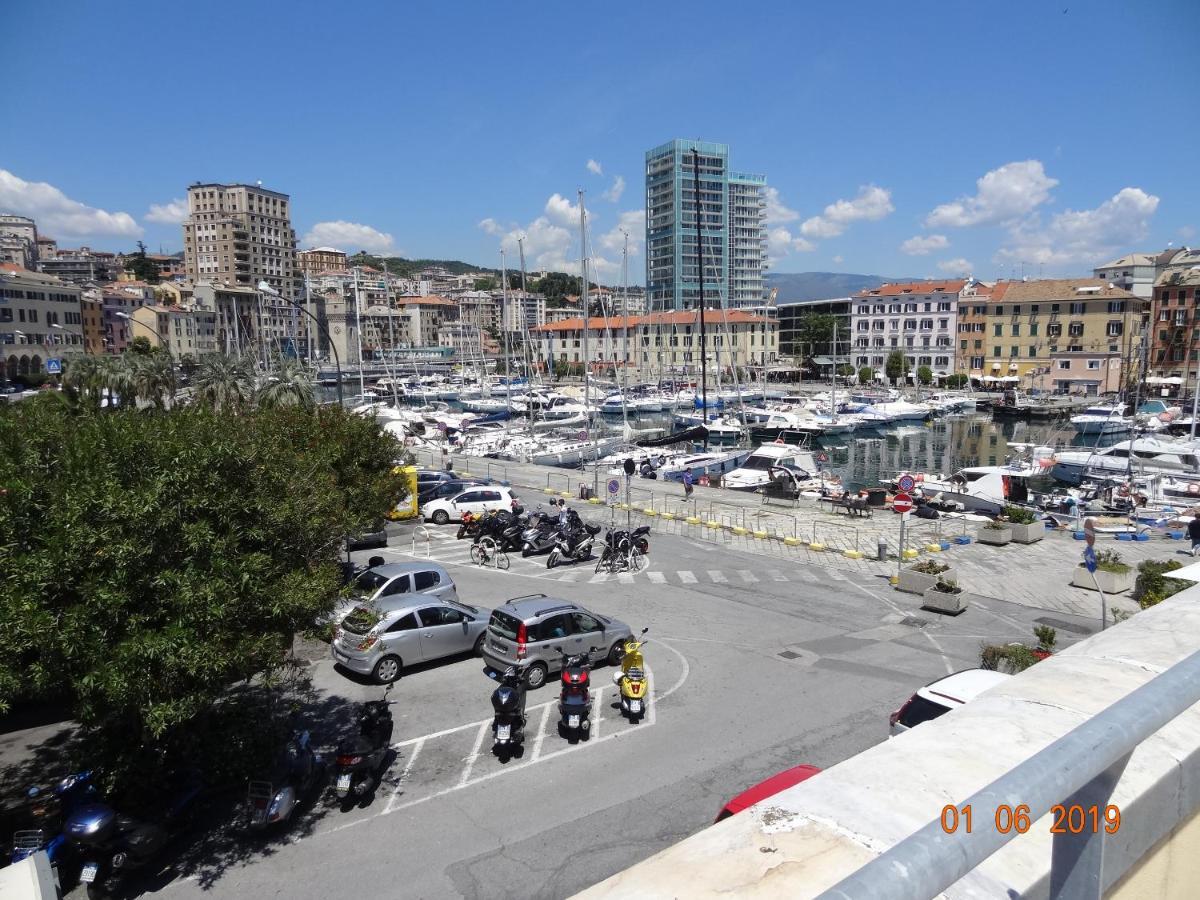 Bed&Bluup Hotel Savona Exterior photo